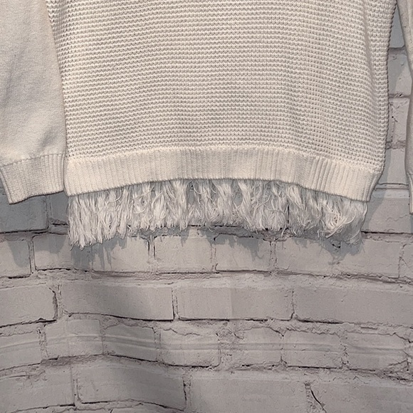 EUC MICHAEL KORS FRINGE BOTTOM SWEATER SIZE MED - Picture 2 of 7